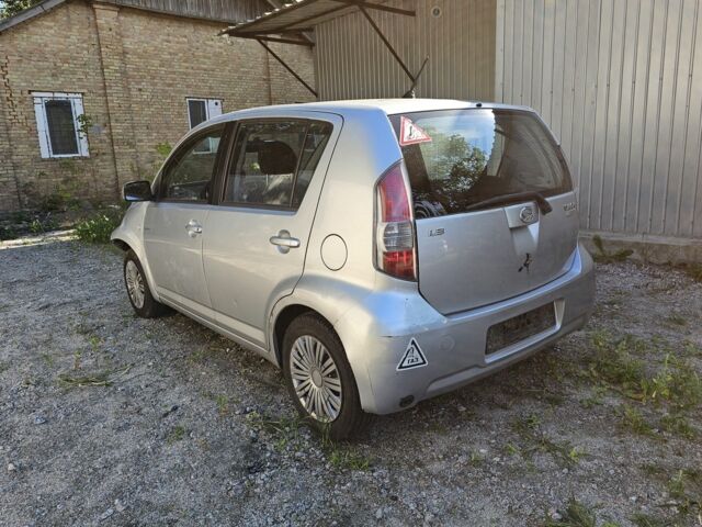 Сірий Дайхатсу Sirion, об'ємом двигуна 1.3 л та пробігом 180 тис. км за 1900 $, фото 5 на Automoto.ua