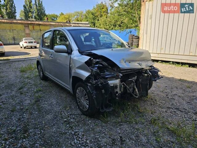 Сірий Дайхатсу Sirion, об'ємом двигуна 1.3 л та пробігом 180 тис. км за 1400 $, фото 4 на Automoto.ua