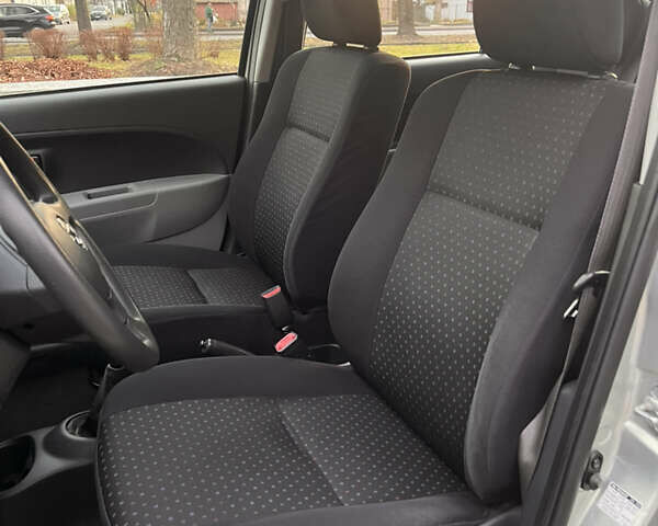 Серый Дайхатсу Сирион, объемом двигателя 1 л и пробегом 214 тыс. км за 4150 $, фото 16 на Automoto.ua