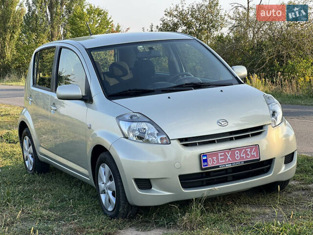 Серый Дайхатсу Сирион, объемом двигателя 1 л и пробегом 212 тыс. км за 4250 $, фото 2 на Automoto.ua
