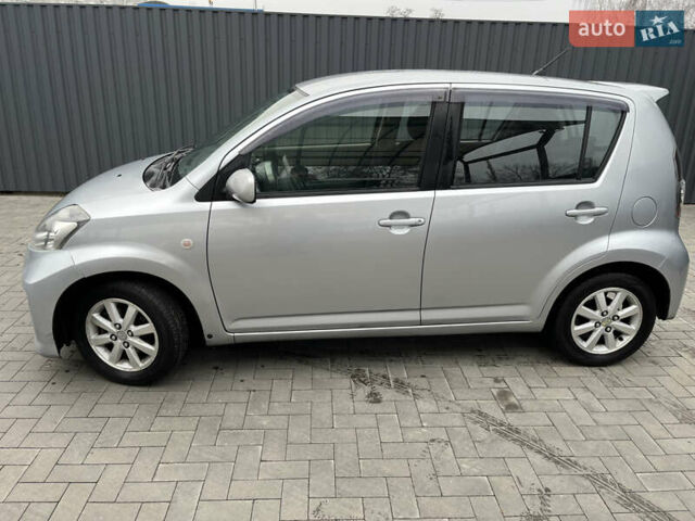 Серый Дайхатсу Сирион, объемом двигателя 1.5 л и пробегом 273 тыс. км за 3600 $, фото 2 на Automoto.ua