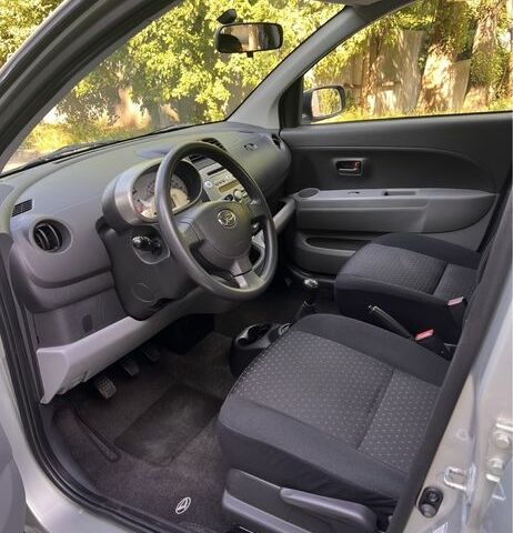 Серый Дайхатсу Сирион, объемом двигателя 1 л и пробегом 212 тыс. км за 4150 $, фото 3 на Automoto.ua