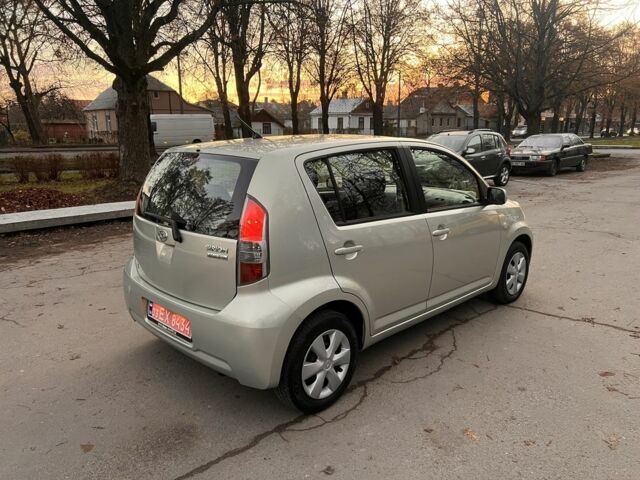 Серый Дайхатсу Сирион, объемом двигателя 1 л и пробегом 214 тыс. км за 4350 $, фото 2 на Automoto.ua