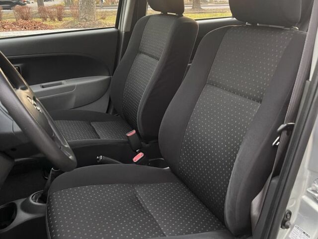 Серый Дайхатсу Сирион, объемом двигателя 1 л и пробегом 214 тыс. км за 4350 $, фото 4 на Automoto.ua