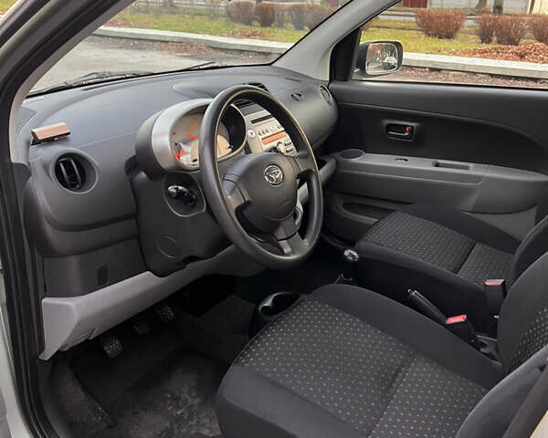 Серый Дайхатсу Сирион, объемом двигателя 1 л и пробегом 214 тыс. км за 4150 $, фото 15 на Automoto.ua