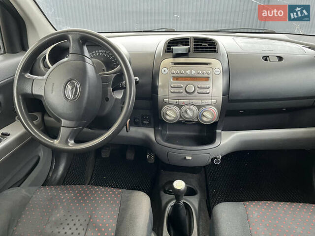 Серый Дайхатсу Сирион, объемом двигателя 1.5 л и пробегом 273 тыс. км за 3600 $, фото 5 на Automoto.ua