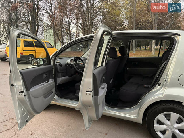 Серый Дайхатсу Сирион, объемом двигателя 1 л и пробегом 214 тыс. км за 4150 $, фото 10 на Automoto.ua