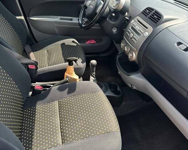 Сірий Дайхатсу Sirion, об'ємом двигуна 1.3 л та пробігом 150 тис. км за 4200 $, фото 2 на Automoto.ua