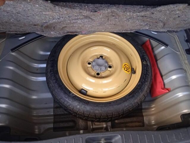 Сірий Дайхатсу Sirion, об'ємом двигуна 1 л та пробігом 196 тис. км за 3500 $, фото 5 на Automoto.ua