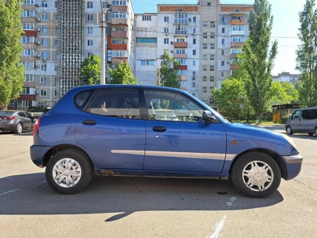 Синій Дайхатсу Sirion, об'ємом двигуна 1 л та пробігом 289 тис. км за 2500 $, фото 4 на Automoto.ua