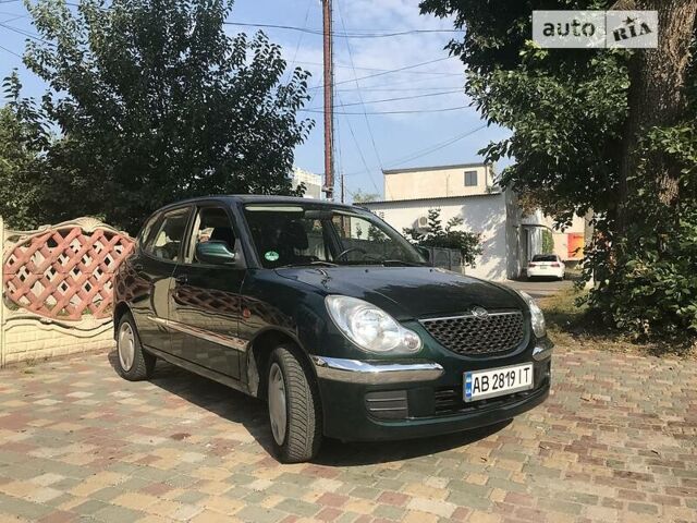 Зелений Дайхатсу Sirion, об'ємом двигуна 1 л та пробігом 160 тис. км за 3500 $, фото 2 на Automoto.ua