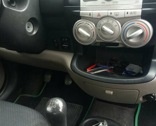 Зелений Дайхатсу Sirion, об'ємом двигуна 1.3 л та пробігом 219 тис. км за 3550 $, фото 7 на Automoto.ua