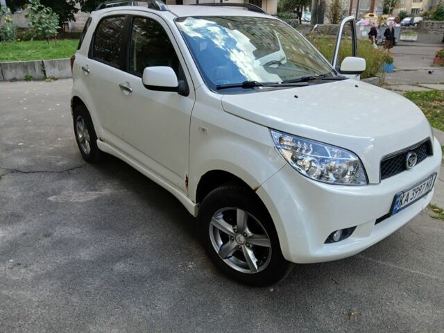 Дайхатсу Terios 2008 у Броварах на Automoto.ua Білий Дайхатсу Terios, об'ємом двигуна 1.5 л та пробігом 220 тис. км за 6800 $, фото 3 на Automoto.ua
