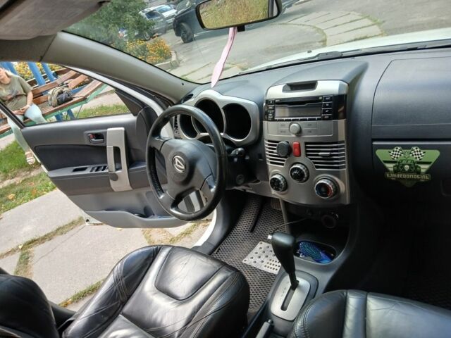 Дайхатсу Terios 2008 у Броварах на Automoto.ua Білий Дайхатсу Terios, об'ємом двигуна 1.5 л та пробігом 220 тис. км за 6800 $, фото 6 на Automoto.ua