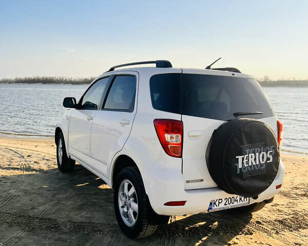 Белый Дайхатсу Териос, объемом двигателя 1.5 л и пробегом 180 тыс. км за 7000 $, фото 3 на Automoto.ua