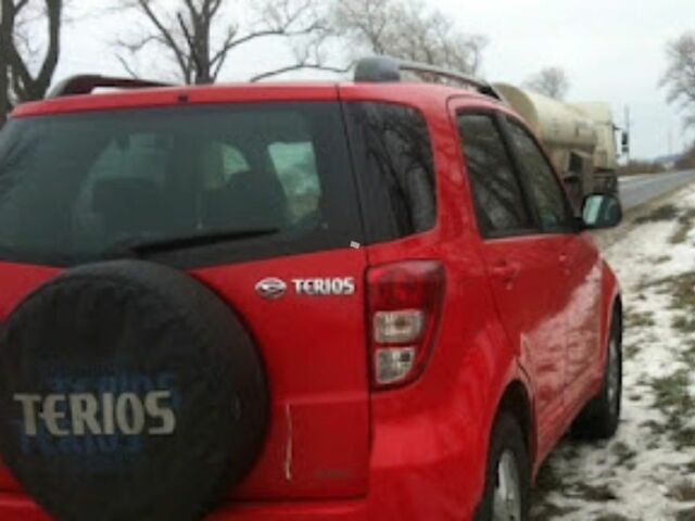 Червоний Дайхатсу Terios, об'ємом двигуна 1.5 л та пробігом 280 тис. км за 3500 $, фото 1 на Automoto.ua