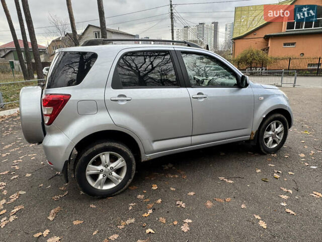 Сірий Дайхатсу Terios, об'ємом двигуна 1.5 л та пробігом 130 тис. км за 5999 $, фото 2 на Automoto.ua