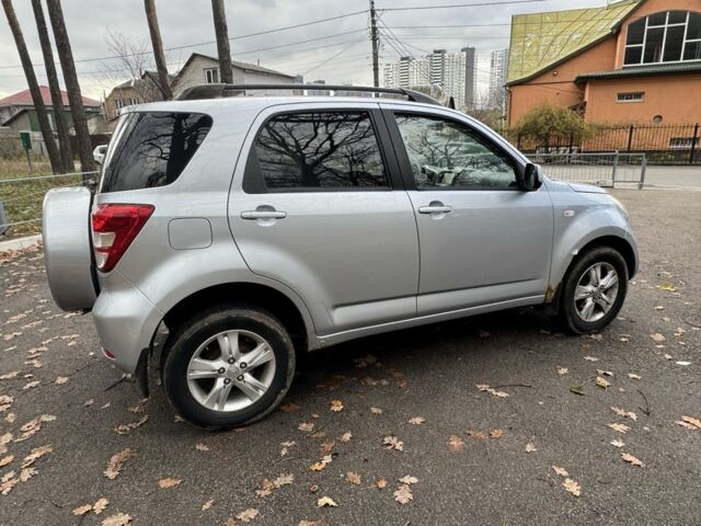 Серый Дайхатсу Териос, объемом двигателя 1.5 л и пробегом 140 тыс. км за 5999 $, фото 2 на Automoto.ua