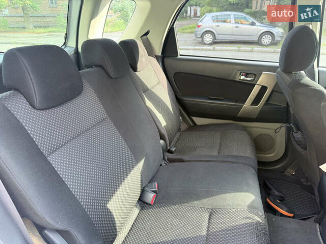 Сірий Дайхатсу Terios, об'ємом двигуна 1.5 л та пробігом 160 тис. км за 8800 $, фото 2 на Automoto.ua