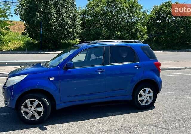 Синій Дайхатсу Terios, об'ємом двигуна 1.5 л та пробігом 220 тис. км за 8000 $, фото 2 на Automoto.ua