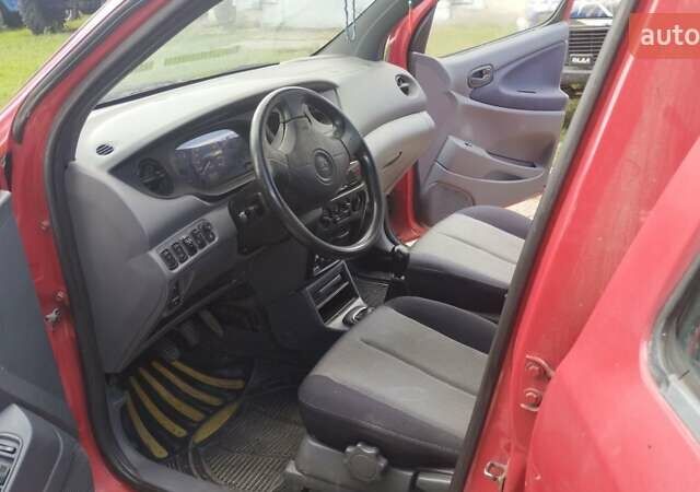 Червоний Дайхатсу YRV, об'ємом двигуна 1.3 л та пробігом 176 тис. км за 2700 $, фото 1 на Automoto.ua