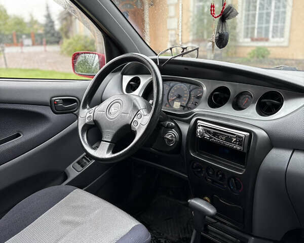 Червоний Дайхатсу YRV, об'ємом двигуна 1.3 л та пробігом 190 тис. км за 2999 $, фото 5 на Automoto.ua