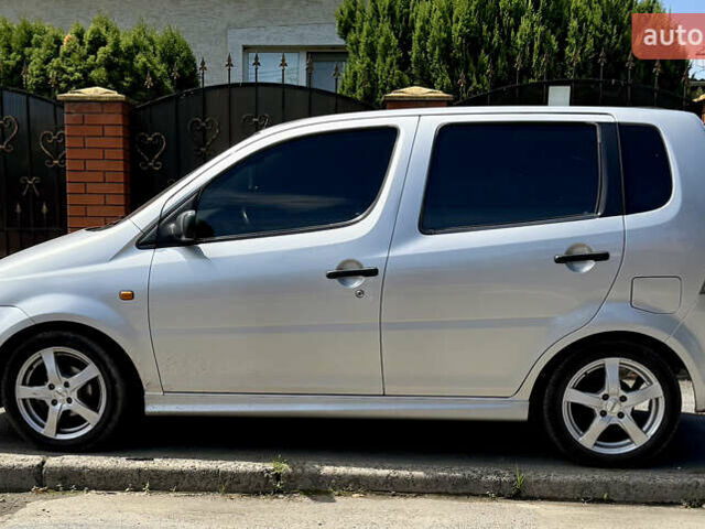 Сірий Дайхатсу YRV, об'ємом двигуна 1.3 л та пробігом 212 тис. км за 4700 $, фото 4 на Automoto.ua