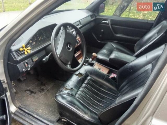 Бежевий Даймлер Даімлєр, об'ємом двигуна 0 л та пробігом 254 тис. км за 1400 $, фото 3 на Automoto.ua