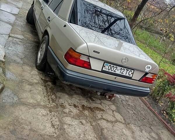 Бежевий Даймлер Даімлєр, об'ємом двигуна 0 л та пробігом 254 тис. км за 1400 $, фото 10 на Automoto.ua