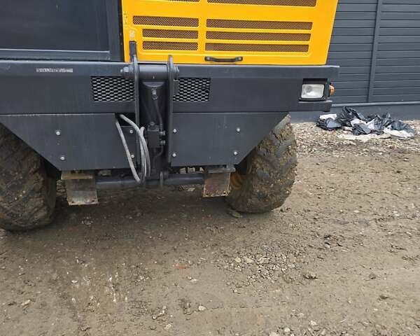 Желтый Диечи Ф, объемом двигателя 4.75 л и пробегом 20 тыс. км за 64170 $, фото 4 на Automoto.ua