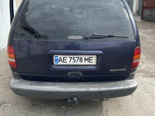 Синий Додж 600, объемом двигателя 2.5 л и пробегом 300 тыс. км за 1938 $, фото 1 на Automoto.ua