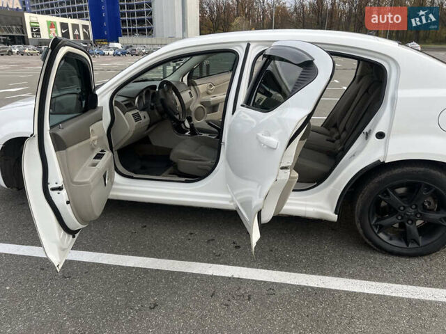 Белый Додж Авенджер, объемом двигателя 2 л и пробегом 328 тыс. км за 5800 $, фото 9 на Automoto.ua