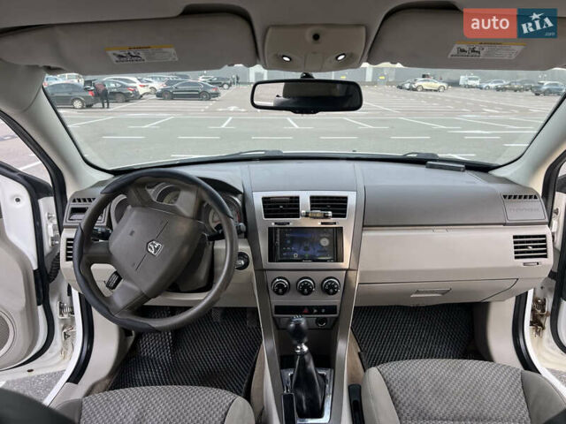 Белый Додж Авенджер, объемом двигателя 2 л и пробегом 328 тыс. км за 5800 $, фото 11 на Automoto.ua