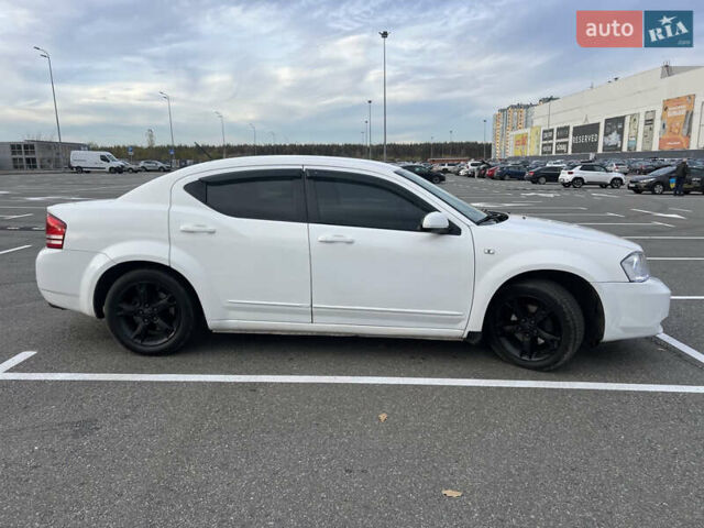 Белый Додж Авенджер, объемом двигателя 2 л и пробегом 328 тыс. км за 5800 $, фото 7 на Automoto.ua