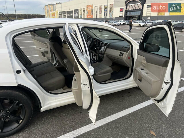 Белый Додж Авенджер, объемом двигателя 2 л и пробегом 328 тыс. км за 5800 $, фото 8 на Automoto.ua