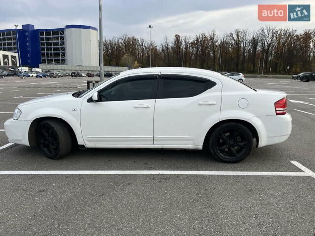 Белый Додж Авенджер, объемом двигателя 2 л и пробегом 328 тыс. км за 5800 $, фото 5 на Automoto.ua