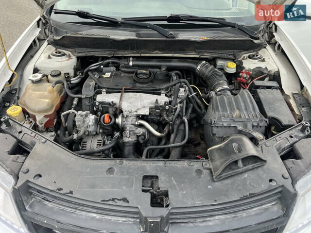 Белый Додж Авенджер, объемом двигателя 2 л и пробегом 328 тыс. км за 5800 $, фото 15 на Automoto.ua