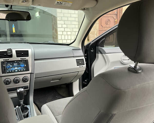 Чорний Додж Avenger, об'ємом двигуна 2 л та пробігом 155 тис. км за 6500 $, фото 30 на Automoto.ua