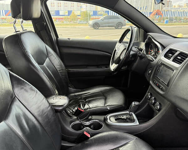 Черный Додж Авенджер, объемом двигателя 2.36 л и пробегом 265 тыс. км за 5000 $, фото 9 на Automoto.ua