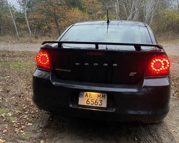 Черный Додж Авенджер, объемом двигателя 2.4 л и пробегом 134 тыс. км за 15000 $, фото 24 на Automoto.ua