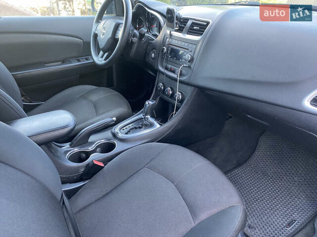 Черный Додж Авенджер, объемом двигателя 2.4 л и пробегом 134 тыс. км за 15000 $, фото 9 на Automoto.ua