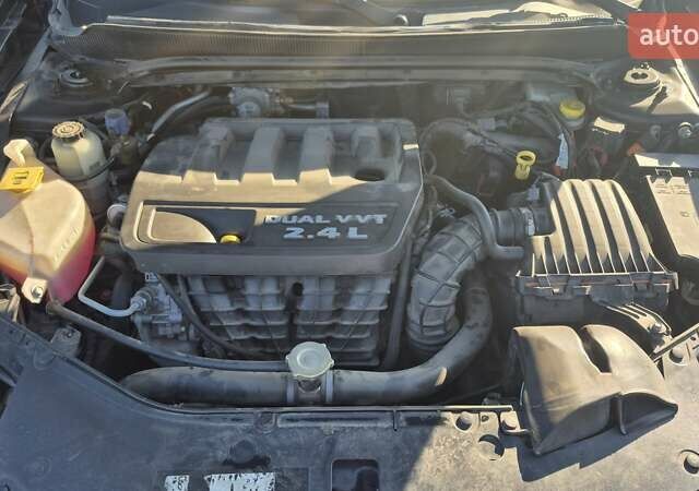 Черный Додж Авенджер, объемом двигателя 2.36 л и пробегом 244 тыс. км за 8300 $, фото 8 на Automoto.ua