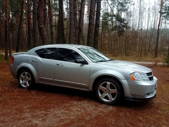 Серый Додж Авенджер, объемом двигателя 2 л и пробегом 200 тыс. км за 4200 $, фото 2 на Automoto.ua