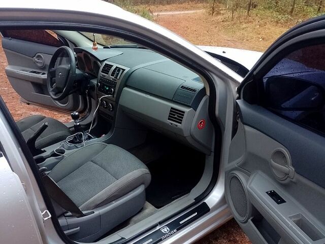 Серый Додж Авенджер, объемом двигателя 2 л и пробегом 200 тыс. км за 4200 $, фото 5 на Automoto.ua