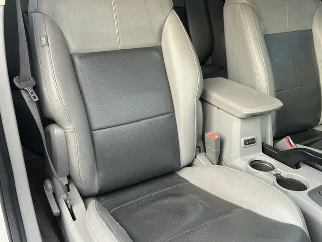 Додж Авенджер 2007 в Киеве на Automoto.ua Серый Додж Авенджер, объемом двигателя 2.4 л и пробегом 208 тыс. км за 4890 $, фото 5 на Automoto.ua