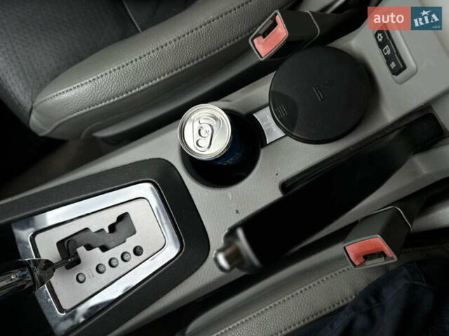Сірий Додж Avenger, об'ємом двигуна 2.4 л та пробігом 216 тис. км за 6000 $, фото 10 на Automoto.ua