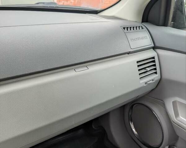Серый Додж Авенджер, объемом двигателя 2.4 л и пробегом 141 тыс. км за 8500 $, фото 9 на Automoto.ua