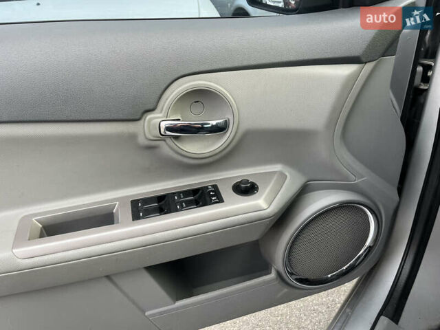 Сірий Додж Avenger, об'ємом двигуна 2.4 л та пробігом 208 тис. км за 4890 $, фото 12 на Automoto.ua