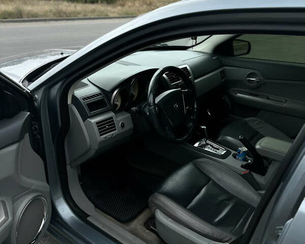 Сірий Додж Avenger, об'ємом двигуна 2.4 л та пробігом 216 тис. км за 6000 $, фото 7 на Automoto.ua