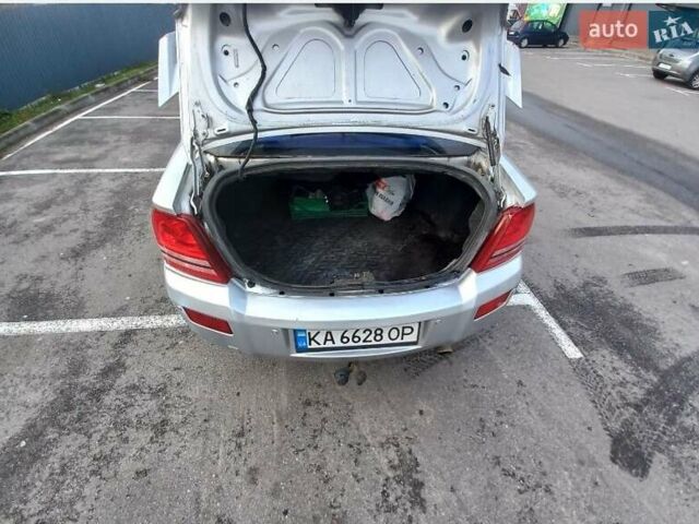 Серый Додж Авенджер, объемом двигателя 2.36 л и пробегом 206 тыс. км за 5950 $, фото 4 на Automoto.ua